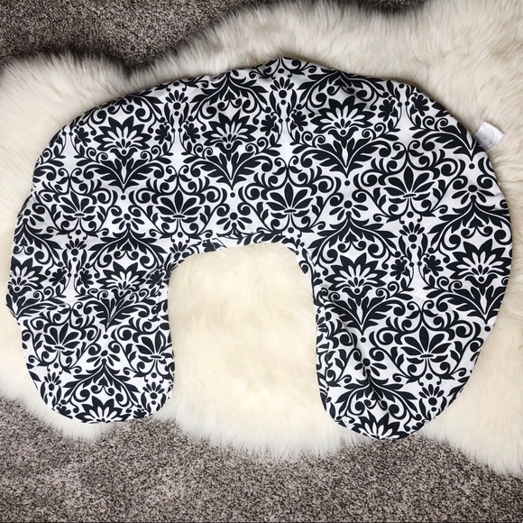 black boppy pillow